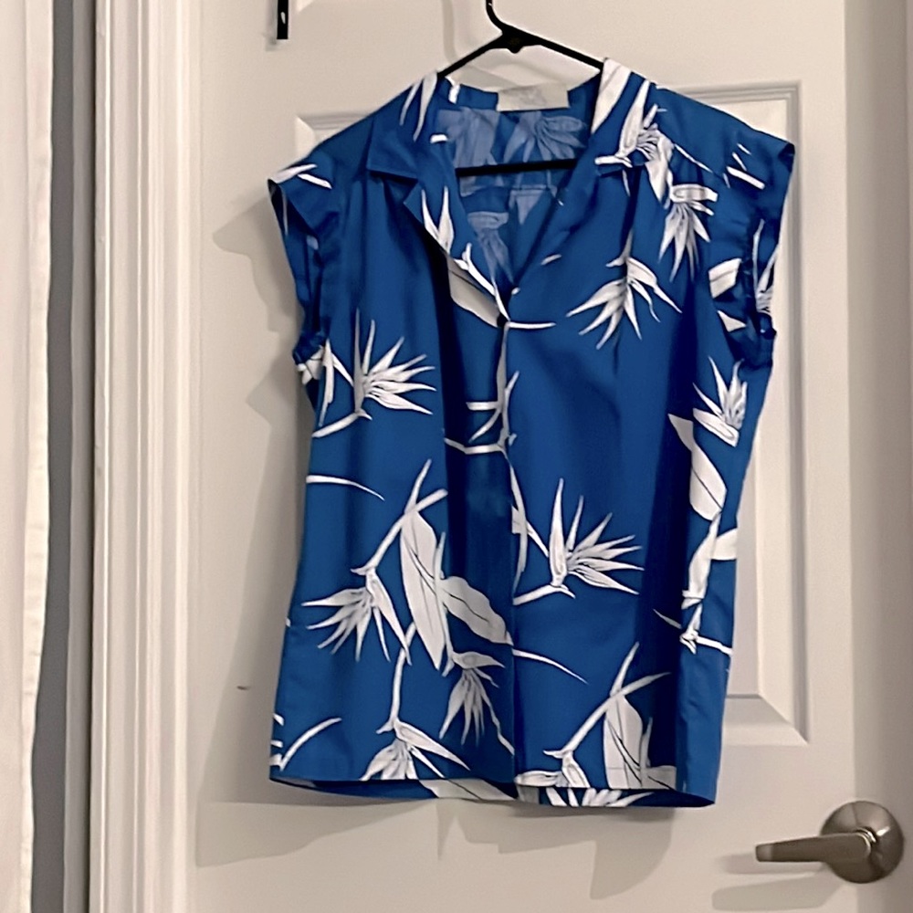 Blue and white L Hilo Hattie blouse